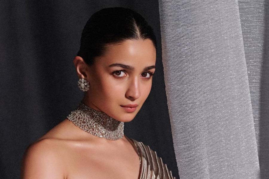 Alia Bhatt responded on difference between working on Bollywood and a Hollywood set