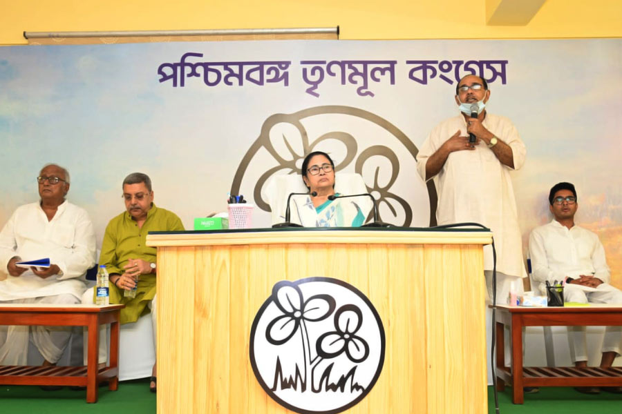 Image of Mamata Banerjee, Sougata Roy, Subrata Bakshi, Kalyan Bandyopadhyay.