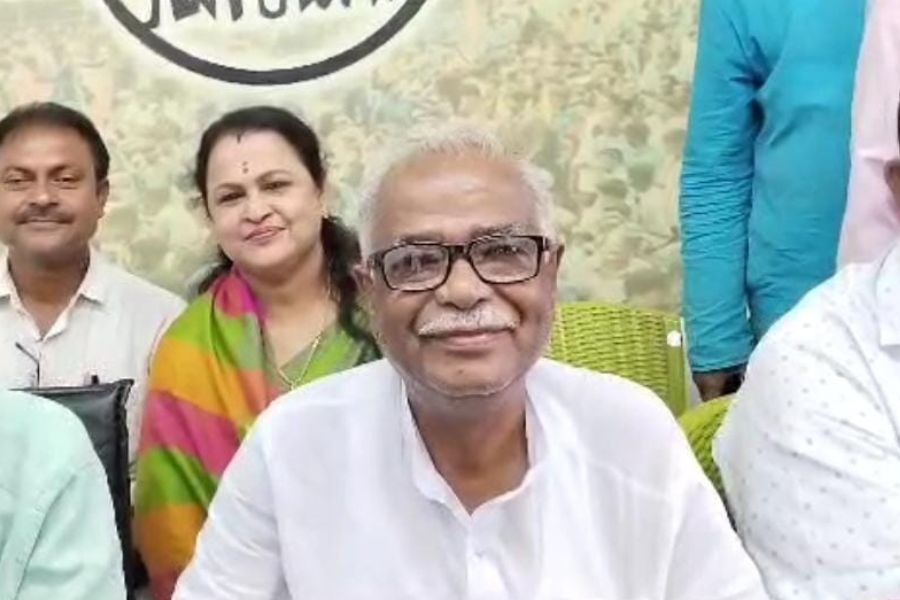 TMC Leader Shyamal Roy withdraws his nomination after MLA Biswajit Das’s son has filed nomination