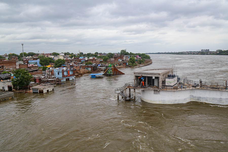 Cyclone Biparjoy causes heavy rainfall in Rajasthan flood like situation kills seven.