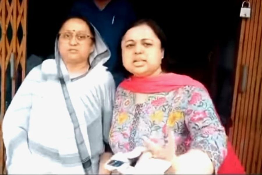 TMC MLA’s daughter who filed nomination as independent candidate cried after withdrawn this
