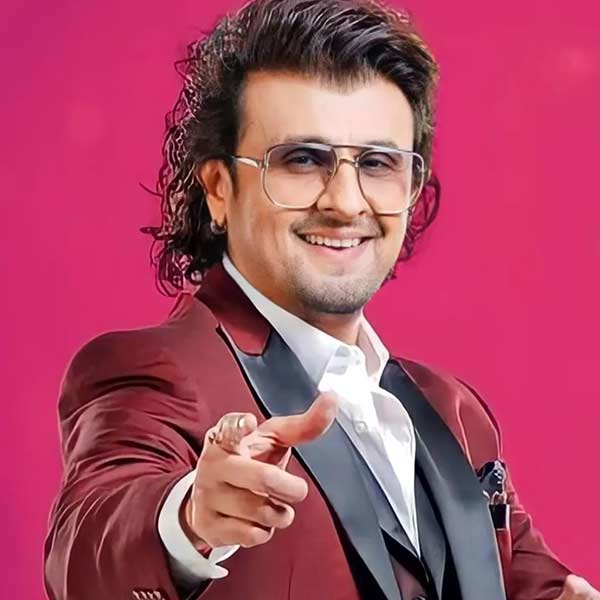 বলি গায়ক সোনু নিগম তাঁর গানের জাদুতে বিয়ের অনুষ্ঠান জমিয়েছিলেন। কিন্তু কর্ণের বিয়ের অনুষ্ঠানে অনুপস্থিত ছিলেন বলিপা়ড়ার বহু নামকরা তারকা। অনুপস্থিত ছিলেন তাঁদের পরিবারের সদস্যরাও।