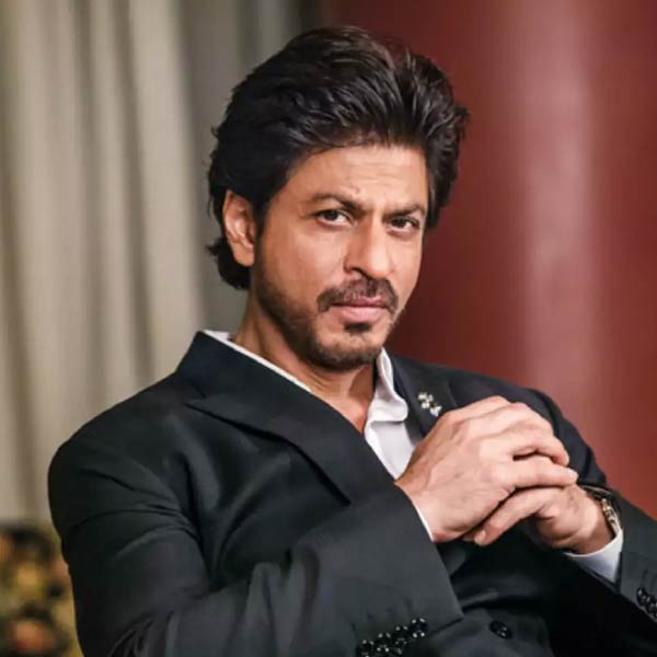 কর্ণের বিয়ের অনুষ্ঠানে দেখা যায়নি শাহরুখ খানকেও। বলিপাড়ার একাংশের অনুমান, ১৯৯৩ সালে মুক্তিপ্রাপ্ত ‘ডর’ ছবির শুটিংয়ের সময় শাহরুখের সঙ্গে সানির অশান্তি হয়।