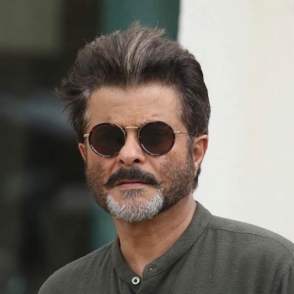 পেশাগত কারণে বলি অভিনেতা অনিল কপূরের সঙ্গেও সুসম্পর্ক নেই সানির। ‘রাম অবতার’ এবং ‘জোশিলে’ ছবির শুটিংয়ের সময় সানি এবং অনিলের বনিবনা না হওয়ার কারণে দুই অভিনেতার কথা বলা বন্ধ হয়ে যায়।