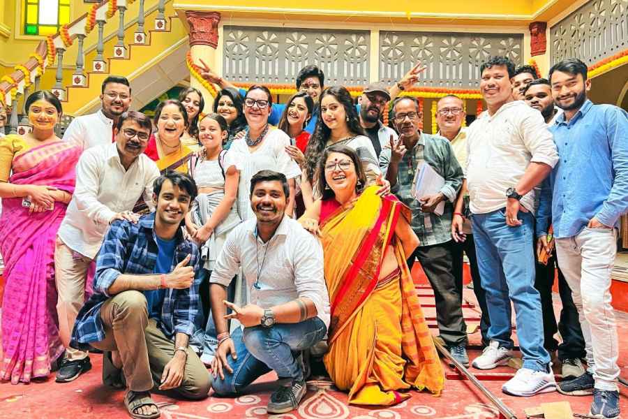 টালিগঞ্জের নিউ থিয়েটার্স স্টুডিয়োয় ‘হরগৌরী পাইস হোটেল’ সিরিয়ালের কলাকুশলী।