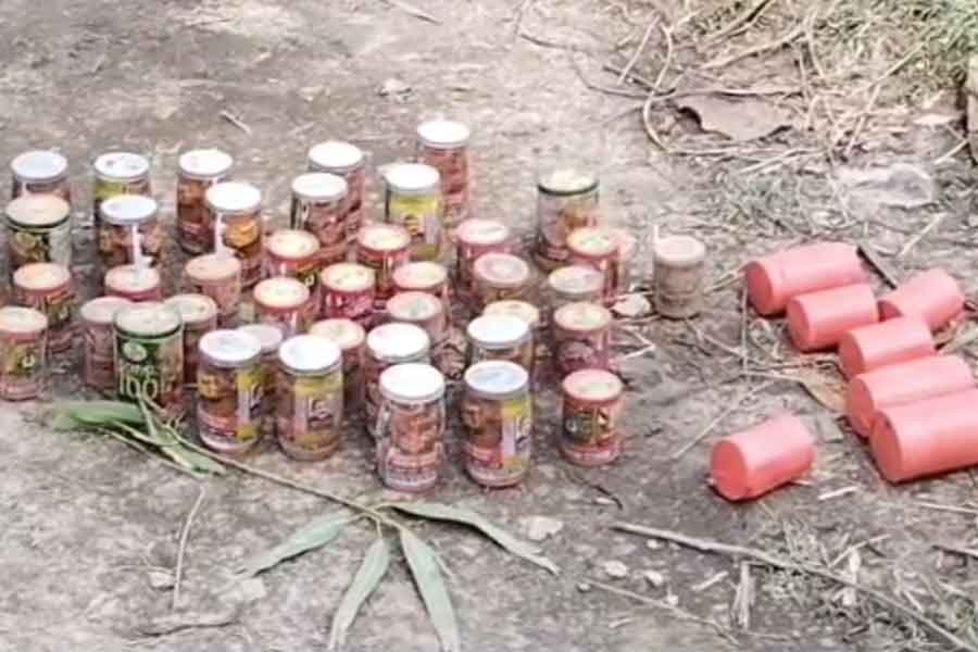 Huge bomb recovered from Ratua of Malda