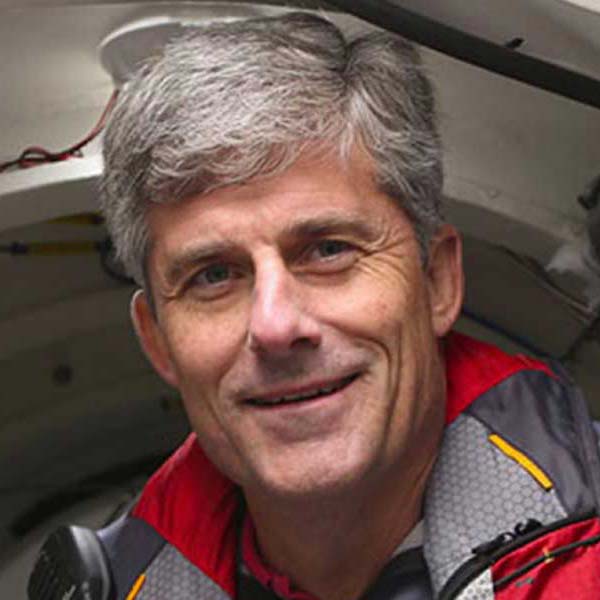 ইংল্যান্ডের প্রথম সারির ব্যবসায়ী ছিলেন ইসিডর। বাবা লাজারুস স্ট্রস এবং ভাই নাথান স্ট্রসের সঙ্গে একটি দোকান চালাতেন ইসিডর। পরে মেসি নামের একটি ‘ডিপার্টমেন্টাল স্টোর’-এর মালিকানা লাভ করেন স্ট্রসেরা।