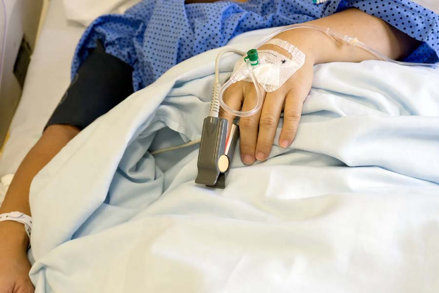 ‘ডেলি মেল’-এর প্রতিবেদন অনুযায়ী, চলতি বছরের জানুয়ারি থেকে ২৮ জন নাগরিককে স্বেচ্ছামৃত্যুর অনুমতি দিয়েছে অস্ট্রেলিয়া সরকার। তবে মৃত্যুর আগে যে কোনও মুহূর্তে নিজেদের সেই সিদ্ধান্ত বদল করতে পারেন তাঁরা।