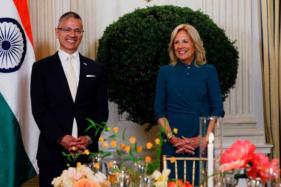 Image of white House.