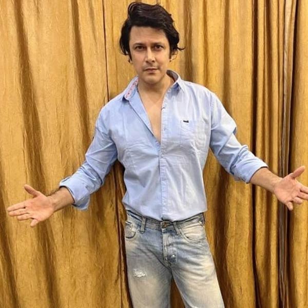 তার পর নীনা গুপ্তের ‘পল ছিন’ থেকে শুরু করে ‘দুশমন’ এবং ‘কালিরেন’-এর মতো ধারাবাহিকে অভিনয়ের সুযোগ পান সেজ়ান। ২০০১ সালে তাঁর কেরিয়ার অন্য দিকে মোড় নেয়। একতা কপূর প্রযোজিত ‘কসৌটি জি়ন্দেগি কে’ ধারাবাহিকে অভিনয় করে জনপ্রিয়তা পান সেজ়ান।