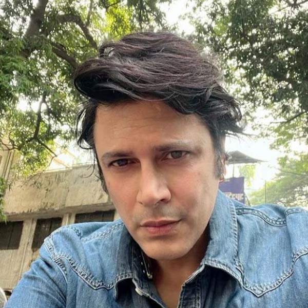 এর পর ‘অপনেপন-বদলতে রিশতো কা বন্ধন’ ধারাবাহিকে শেষ বার অভিনয় করতে দেখা যায় সেজ়ানকে। সম্প্রতি টেলি অভিনেতার বিরুদ্ধে গার্হস্থ্য হিংসার অভিযোগ উঠেছে। এই অভিযোগ এনেছেন তাঁর স্ত্রী আয়েশা পিরানি।