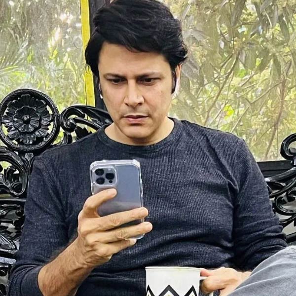 আয়েশার অভিযোগ, বিয়ের পর নিয়মিত তাঁকে মারধর করতেন সেজ়ান। একাধিক মহিলার সঙ্গে সেজ়ান পরকীয়ার সম্পর্কে জড়ান বলেও দাবি করেন আয়েশা।