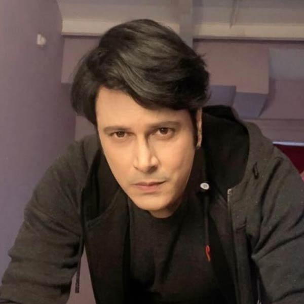 সেজ়ানের খারাপ আচরণের বিরুদ্ধে যখন আয়েশা সরব হতেন, তখন নাকি অভিনেতা বলতেন, ‘‘আমি তোমাকে বিয়ে করেছি। আমার সারাটা জীবন তোমাকে সঁপে দিইনি।’’ সেজ়ানের স্বভাব যে ভাল নয় তা প্রকাশ্যে দাবি করেন আয়েশা।