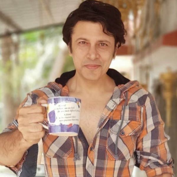  যদিও সেজ়ান জানান, তাঁর বিরুদ্ধে কোনও অভিযোগ দায়ের করা হয়নি। বর্তমানে আমেরিকায় থাকেন আয়েশা। অভিনেতার পাল্টা অভিযোগ, ‘‘আমি কাজ করতাম আর আয়েশা বাড়িতে বসে থাকত। আমার ক্রেডিট কার্ড ব্যবহার করে প্রচুর খরচ করত ও। আমি কোনও দিন কিছু বলিনি।’’