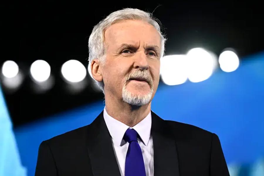 অতলান্তিক মহাসাগরের প্রায় সাড়ে ১২ হাজার ফুট নীচে এখনও রয়েছে টাইটানিকের ধ্বংসাবশেষ। সেই ধ্বংসাবশেষ চাক্ষুষ করে এসেছেন ক্যামেরন নিজেও। টাইটানিকের শুটিংয়ের সময় সমুদ্রের তলদেশে ৩৩ বার ডুব দিয়েছিলেন ক্যামেরন।