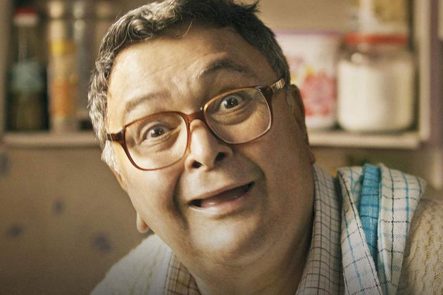 ‘ত্রিশূল’ ছবিতে রবির চরিত্রে অভিনয়ের প্রস্তাব পেয়েছিলেন ঋষি। কিন্তু চিত্রনাট্যের খসড়া পড়ার পর রবির চরিত্র মনে ধরেনি অভিনেতার। সে কথা সেলিমকে জানানও তিনি। চরিত্র পছন্দ হয়নি বলেই যশের ছবিতে কাজ করতে চাননি অভিনেতা।