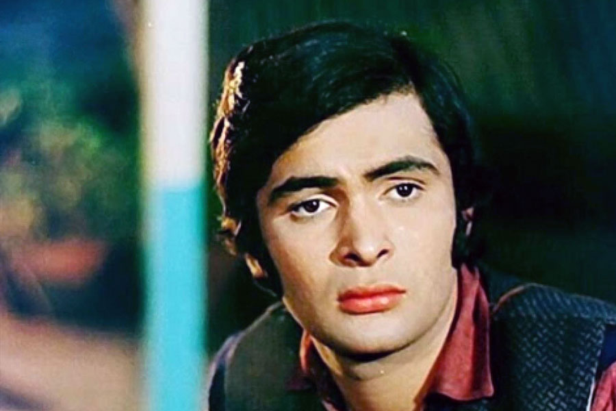 ঋষি দাবি করেন, ইন্ডাস্ট্রিতে তিনিই একমাত্র অভিনেতা ছিলেন যিনি সেলিম-জাভেদের কেরিয়ারের শীর্ষে তাঁদের সঙ্গে কাজ করতে চাননি। প্রস্তাব ফেরানোর পর ঋষির সঙ্গে একটি ক্লাবে দেখা হয় সেলিমের।