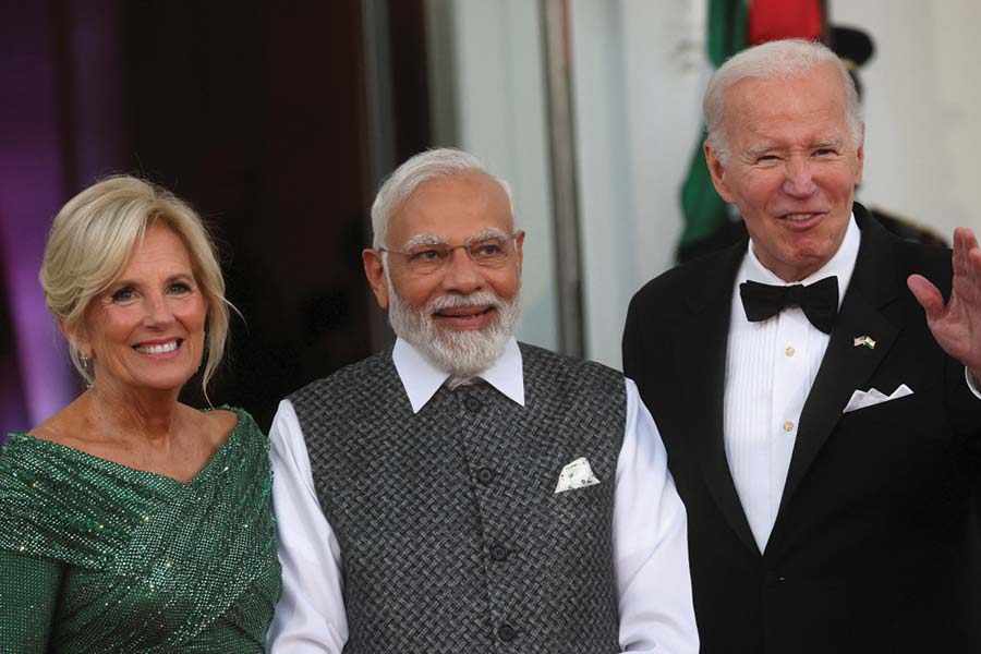 American lawmakers click selfies and took autographs with PM Modi after his speech in US congress