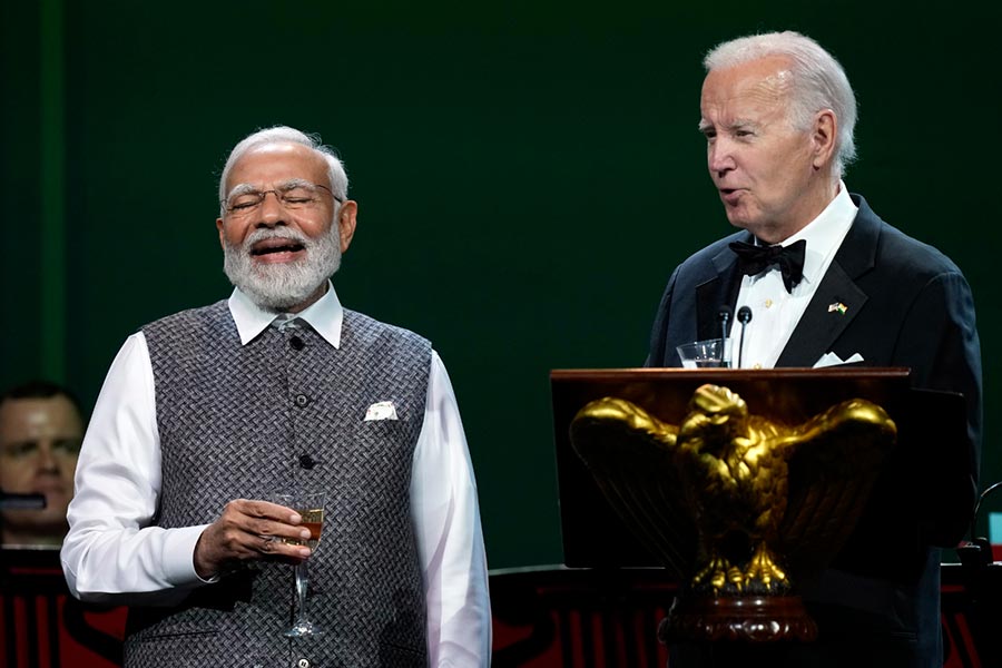 যে মোদীকে নিয়ে বাইডেন প্রশাসনের এত মাতামাতি, এক সময় সেই মোদীর উপরেই আমেরিকায় প্রবেশের ক্ষেত্রে নিষেধাজ্ঞা জারি হয়েছিল। 