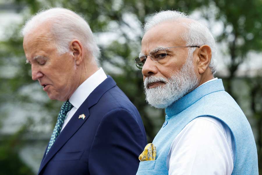 এই অঞ্চলে কৌশলগত ক্ষমতা দখলে রাখার প্রধান কারণ— বিশ্বের আটটি প্রধান তেল এবং গ্যাসের ভান্ডারের মধ্যে তিনটি এই অঞ্চলে রয়েছে। ঘটনাচক্রে, বৃহস্পতিবার এই অঞ্চলের কথাও উঠে আসে মোদীর বক্তৃতায়। তাই মনে করা হচ্ছে, এই অঞ্চলে আধিপত্য বিস্তার করার ক্ষেত্রে আমেরিকাকেই প্রধান সঙ্গী করতে চাইছে ভারত।