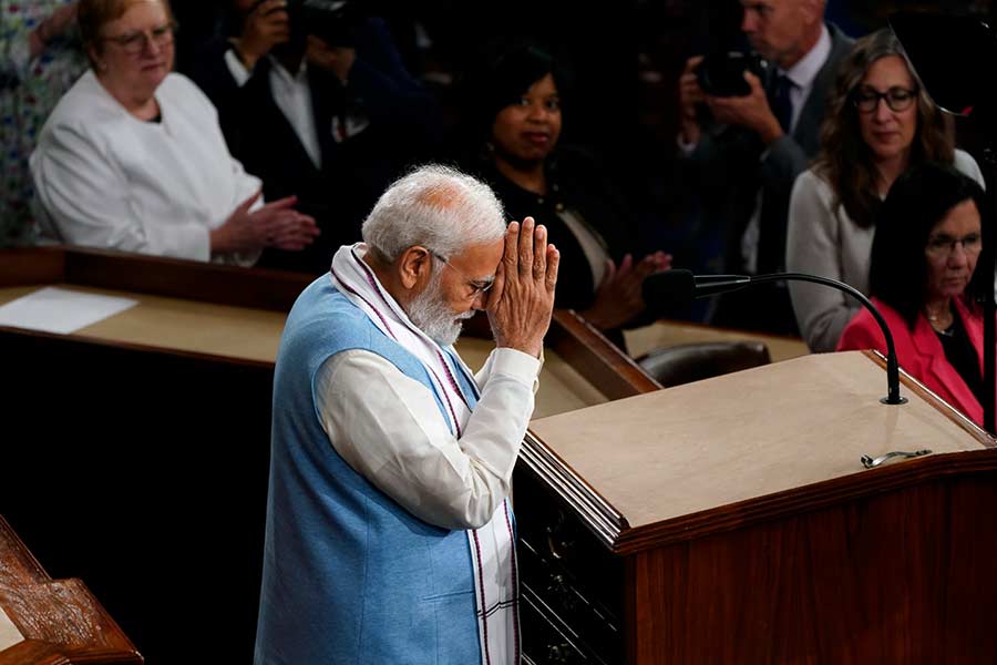 রাশিদা বলেছেন, ‘‘মানবাধিকার লঙ্ঘন, গণতন্ত্র-বিরোধিতার দীর্ঘ ইতিহাস যাঁর রয়েছে, আমাদের দেশের রাজধানীতে সেই মোদীকে একটা মঞ্চ দেওয়া হয়েছে। এটা অত্যন্ত লজ্জার।’’