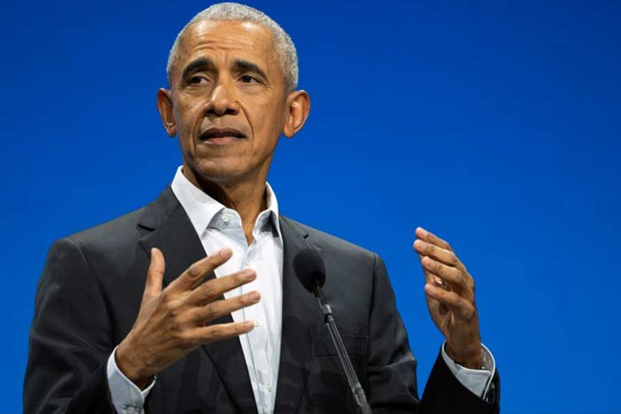 মোদী সফর প্রসঙ্গে সরব হয়েছেন আমেরিকার প্রাক্তন প্রেসিডেন্ট বারাক ওবামাও। তাঁর কথায়, “কূটনৈতিক আলোচনায় ভারতে মুসলমান সংখ্যালঘুদের নিরাপত্তার বিষয়টি তুলে ধরা প্রয়োজন। আমার যদি মোদীর সঙ্গে কথা হত, তাঁকে আমার এটাই বলার থাকত যে, আপনি যদি সংখ্যালঘুদের না দেখেন, তা হলে দেশটা টুকরো হওয়ার আশঙ্কা তৈরি হবে। তা ভারতের স্বার্থের পরিপন্থী।’’