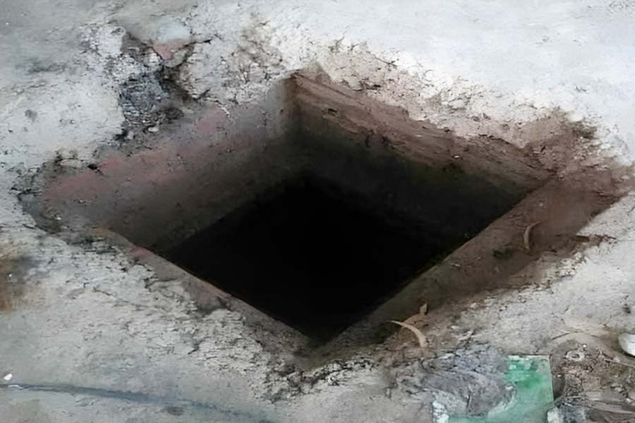 Man allegedly murdered wife and dumped body in septic tank in Sonarpur.