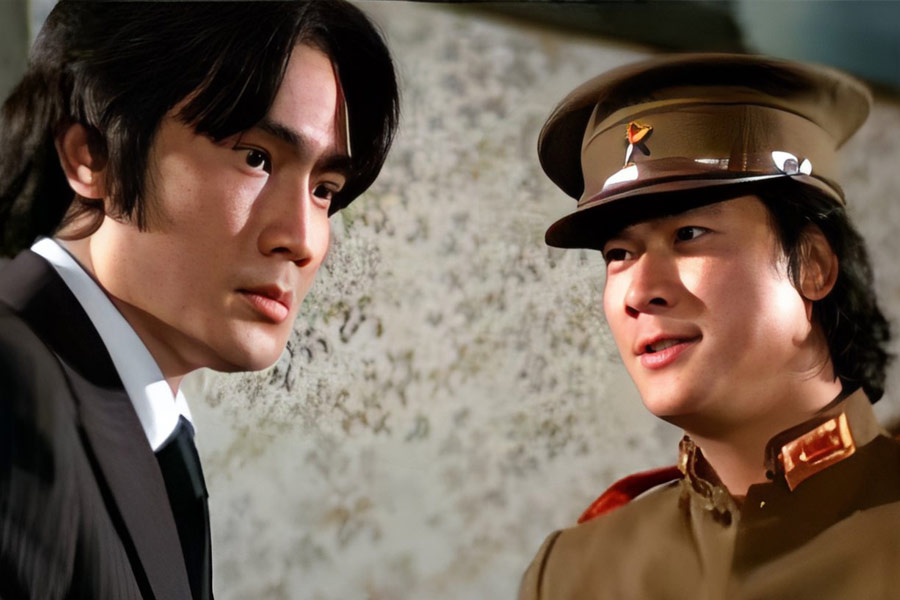 বলিপাড়া সূত্রে খবর, ‘দ্য ব্রাদার্স’ ছবির প্রতিটি দৃশ্য ‘দিওয়ার’ থেকে অনুরূপ ভাবে ফুটিয়ে তোলা হয়েছিল। এমনকি ‘দিওয়ার’ ছবির কয়েকটি জনপ্রিয় সংলাপও হিন্দি থেকে ক্যান্টোনিজ় ভাষায় রূপান্তর করা হয়েছিল।