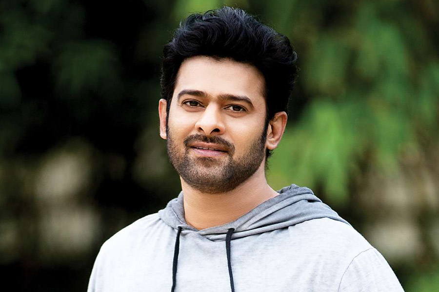 ওমের পরিকল্পনা শোনার পর বিন্দুমাত্র অপেক্ষা না করে পরিচালককে মানা করে দেন প্রভাস। দুই পর্বে ছবিমুক্তির সিদ্ধান্তে যে অভিনেতার মত নেই, তা ওমকে জানান প্রভাস।