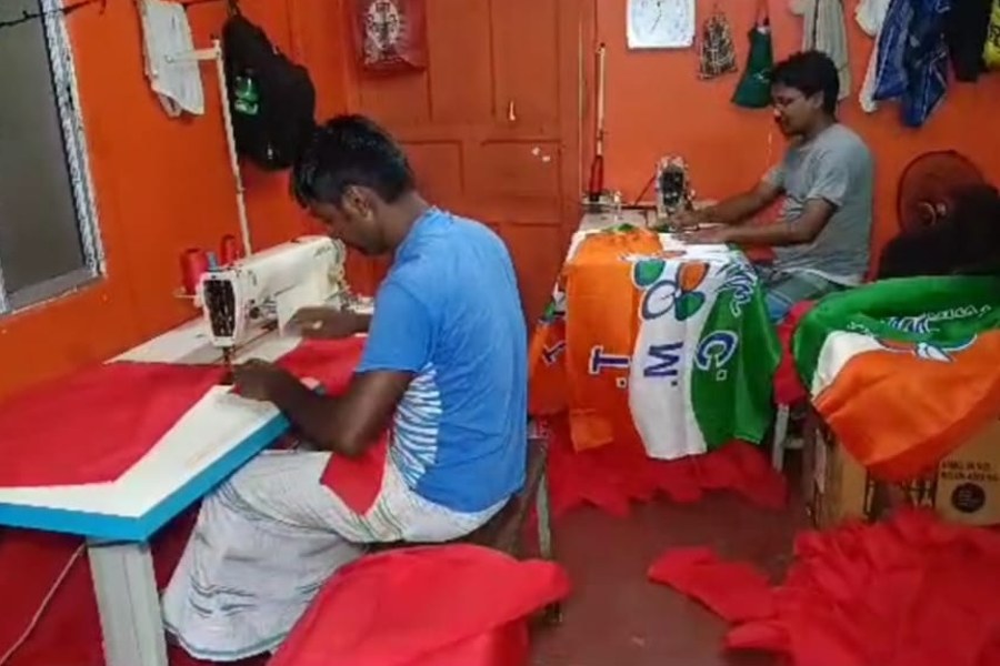 Howrah tailors are busy with making political flags ahead of Panchayat Poll