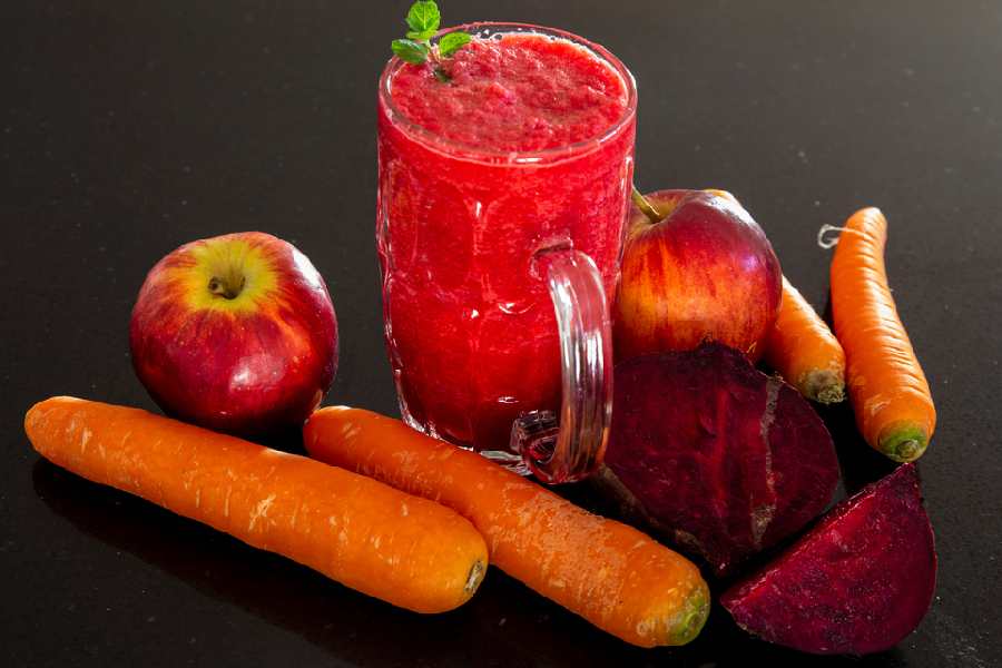 এবিসি রসের প্রধান উপকরণ হল আপেল, বিট ও গাজর।