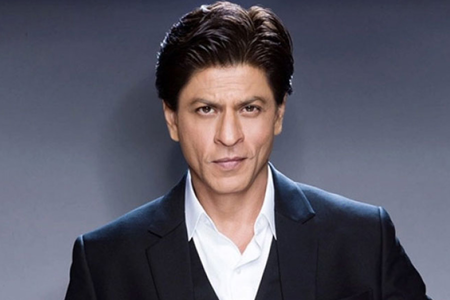 বলিপাড়া সূত্রে খবর, শাহরুখের পুত্রের ‘বিয়ে’র নেপথ্যে রয়েছে সলমন-যোগ। যোগ রয়েছে এক বলি অভিনেত্রীরও। আগে থেকেই নাকি শাহরুখ-পুত্রের জন্য পাত্রী ঠিক করে ফেলেছেন তাঁরা।