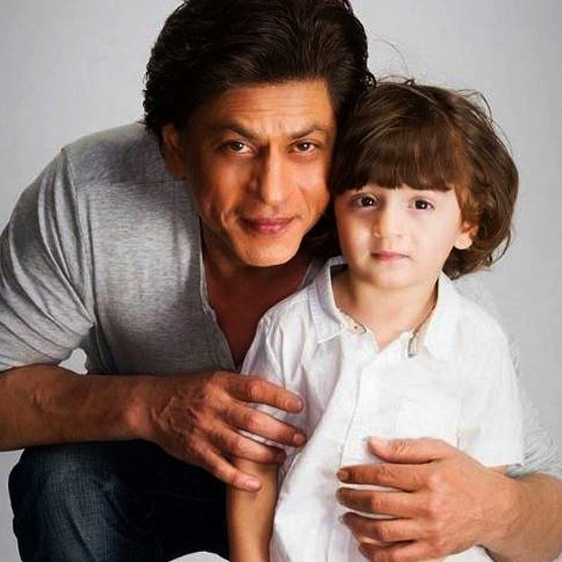 রানি উদ্যোগী হয়ে সলমনকে উদ্দেশ করে বলেন, ‘‘সলমন, আমি প্রার্থনা করছি যে তোমার যেন কন্যাসন্তান হয়। শাহরুখের পুত্র আব্রামের সঙ্গে তা হলে সম্বন্ধ হতে পারে।’’