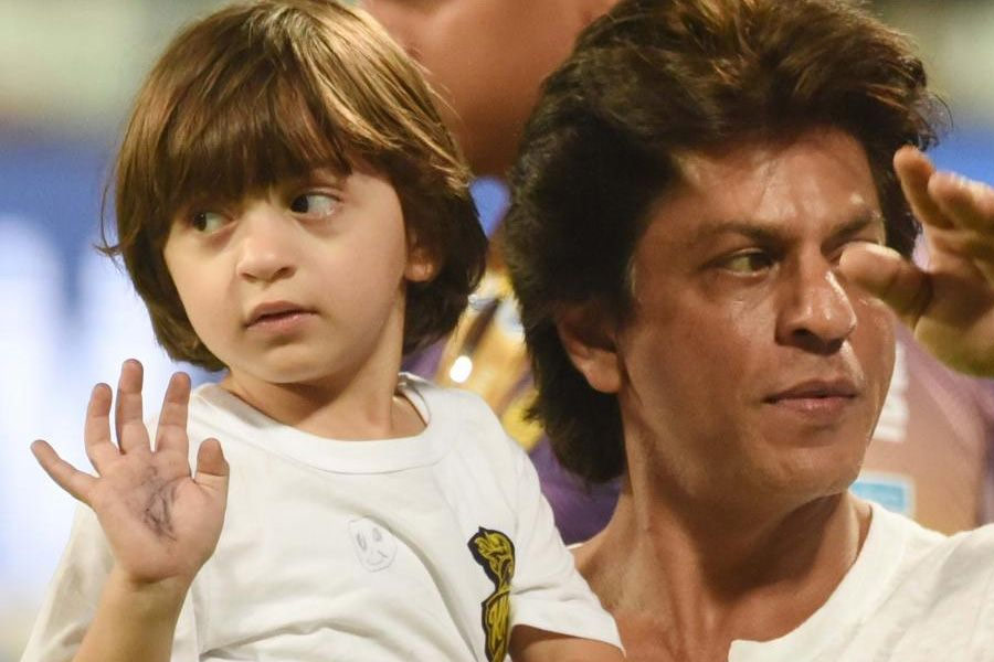 বলিপাড়া সূত্রে খবর, সলমন, শাহরুখ এবং রানির ভি়ডিয়ো ক্লিপটি আসলে সলমন সঞ্চালিত ‘দশ কা দম’ নামের একটি রিয়্যালিটি শোয়ের মঞ্চের। এই মঞ্চেই শাহরুখের পুত্র আব্রামের সঙ্গে সলমনের কন্যার বিয়ের কথা পেড়েছিলেন রানি।