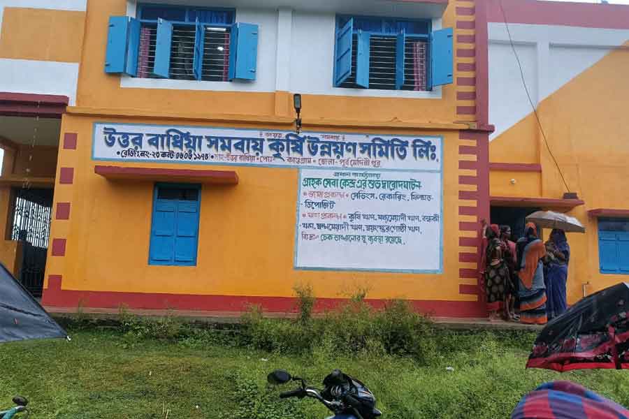 Dacoits allegedly looted cooperative bank of Ramnagar of Purba Medinipur