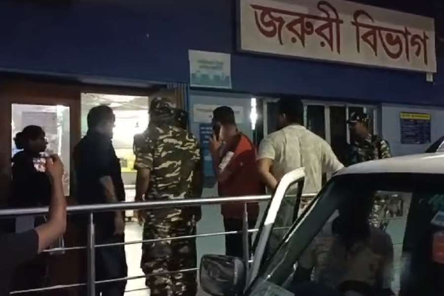 At least 4 injured with bullet in Domkal after TMC and CPM clash 