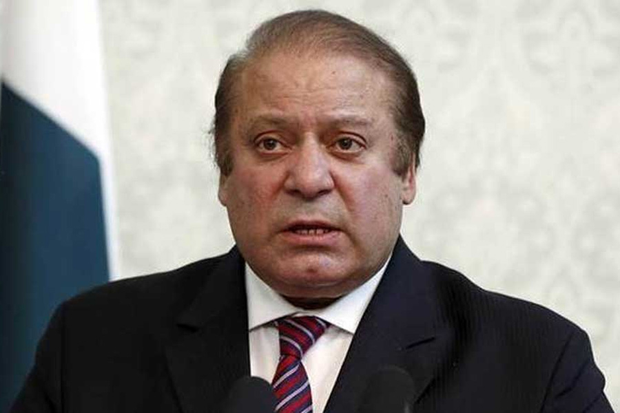 Pakistan Muslim League (N) chief Nawaz Sharif says, Pakistan begging before the world while India reached Moon