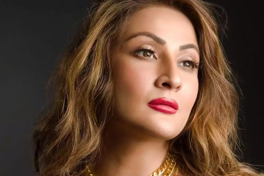 ‘দেখ ভাই দেখ’, ‘শক্তিমান’, ‘মেহন্দি তেরে নাম কি’, ‘কভি সওতন কভি সহেলি’ ধারাবাহিকে অভিনয় করেছেন ঊর্বশী।