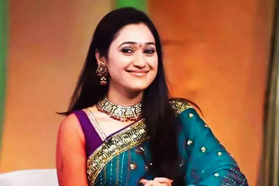 কৌতুকরসে পরিপূর্ণ হিন্দি ধারাবাহিকের মধ্যে ‘তারক মেহতা কা উল্টা চশমা’ বেশ জনপ্রিয়। এই ধারাবাহিকে দয়াবেনের চরিত্রে অভিনয় করে দর্শককে হাসিয়ে তাঁদের পেটে খিল ধরাতে পারেন দিশা ভাকানি।