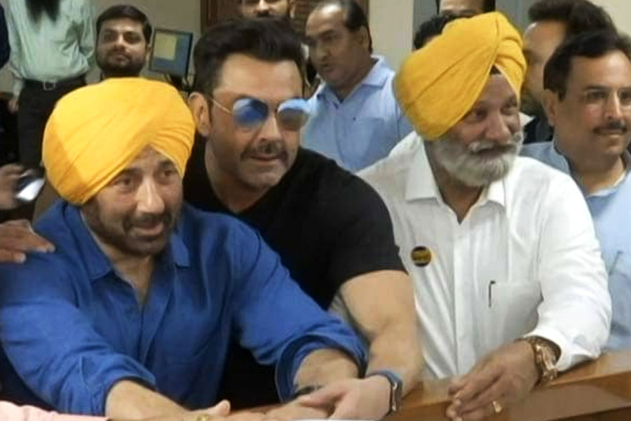  Sunny Deol