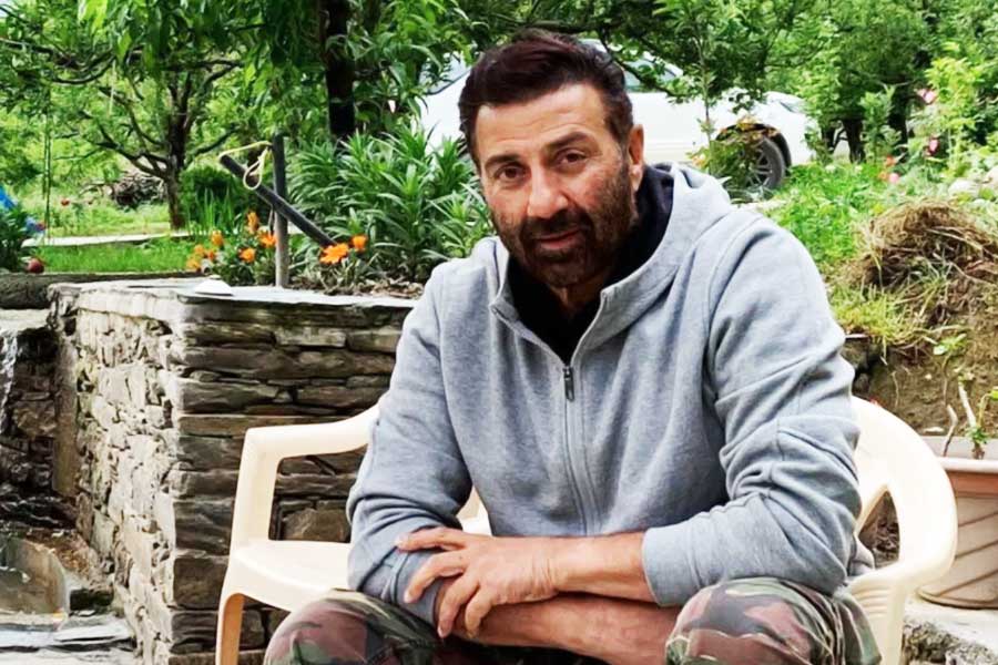  Sunny Deol