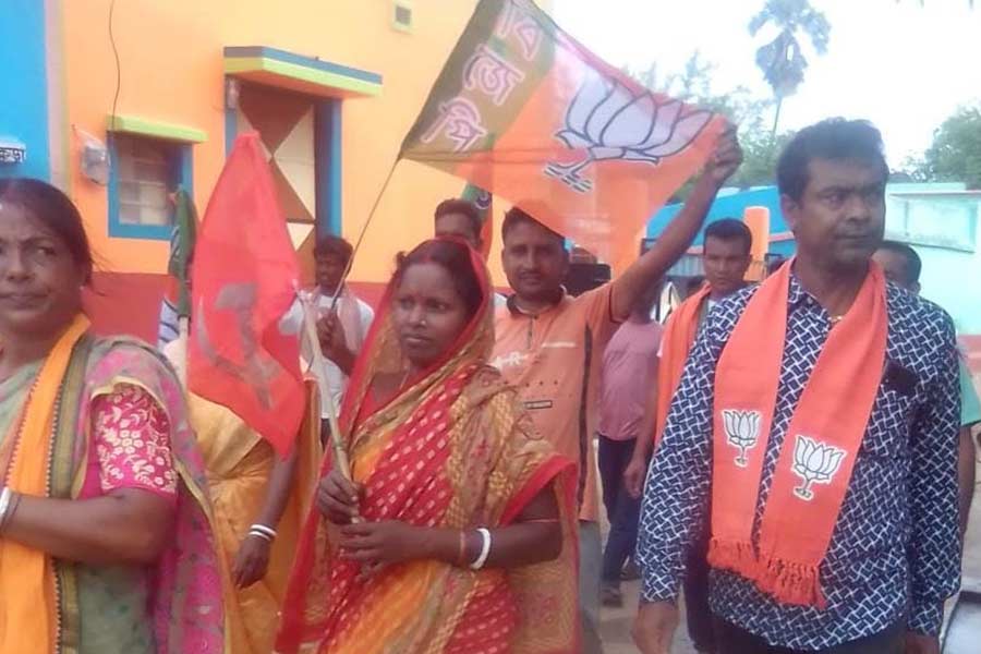 TMC alleges with picture that CPM and BJP has alliance in Panchayat Poll
