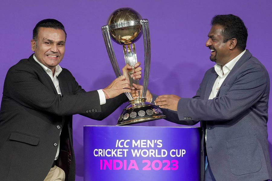 Virender Sehwag and Muttiah Muralitharan with the ICC ODI World Cup 2023 trophy 