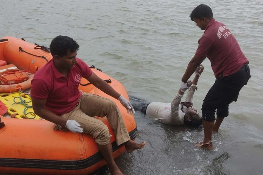 Student died by drowning into Ganga in Uttarpara