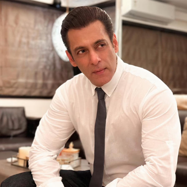 তবে সলমনের পরিবর্তে অন্য অভিনেতাকে অভিনয়ের প্রস্তাব দিয়ে ফেলেছেন আমির। কানাঘুষো শোনা যায়, বলি অভিনেতা ফারহান আখতারকে বাস্কেটবল কোচের চরিত্রে অভিনয়ের প্রস্তাব দেন আমির।