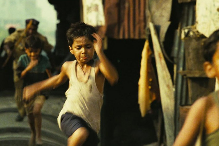 অস্কার জয়ী ছবি ‘স্লামডগ মিলিয়নিয়র’-এর শুটিং হয়েছিল মুম্বইয়ের বস্তির ঘিঞ্জি এলাকায়।