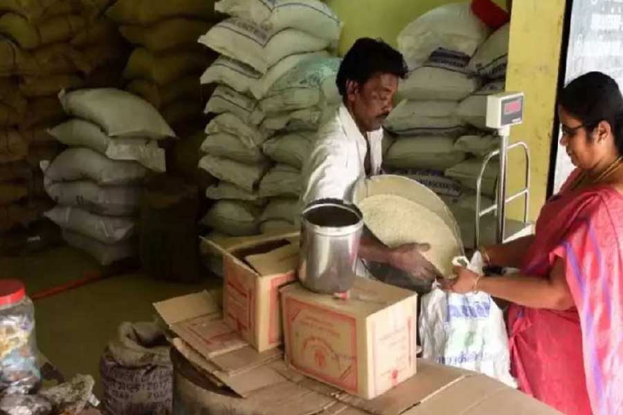 The Food Department has decided to buy 5 lakh tonnes of rice to maintain the supply of rice in the ration shops