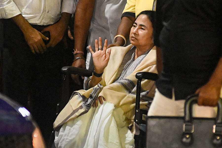 No national leader tweeted yet on accident of TMC supremo Mamata Banerjee
