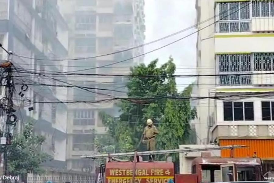 Row over Fire incident at a flat in Gariahat area