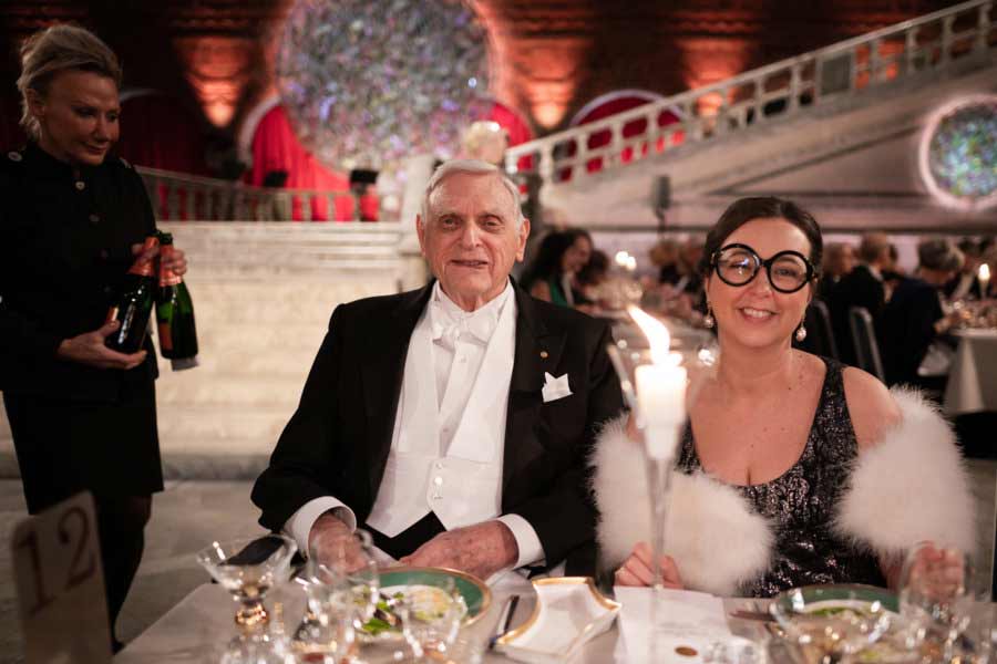 Image of John Goodenough with his wife